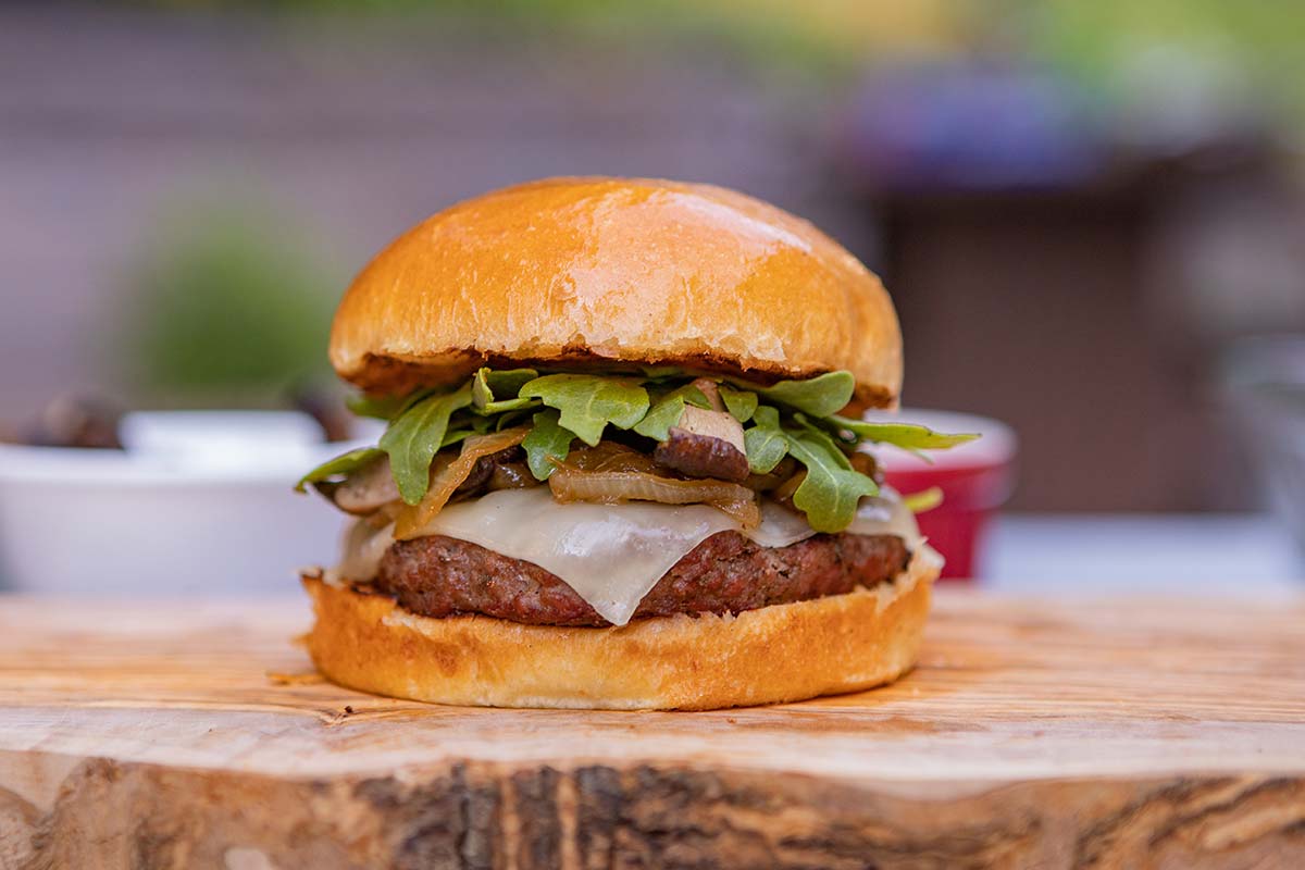 3 Irresistible Burger Recipes to Make You the Hero of the Party